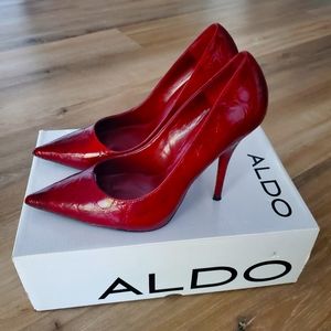 Very good condition! Size EU 38 Aldo Woodroof red gator print 4.5 inch heels